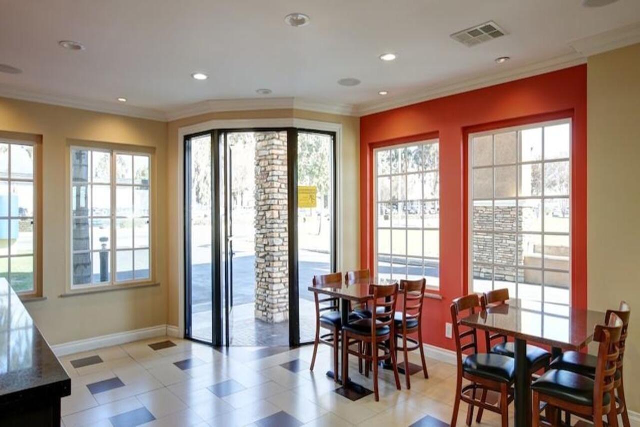 Ontario Inn & Suites Montclair Bagian luar foto