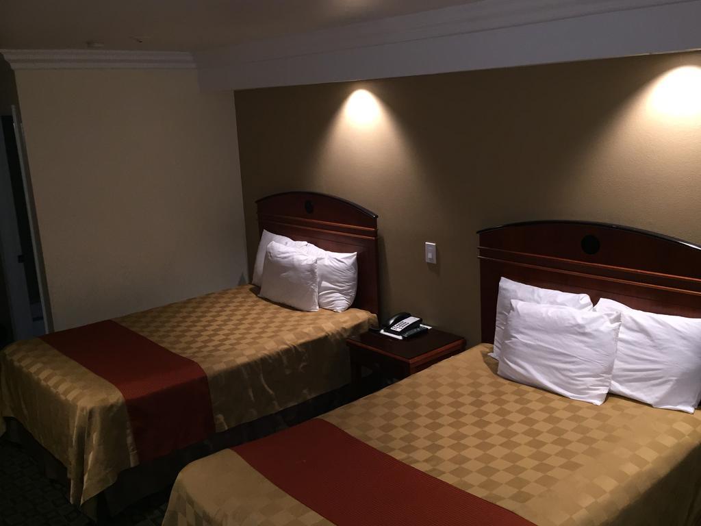 Ontario Inn & Suites Montclair Ruang foto