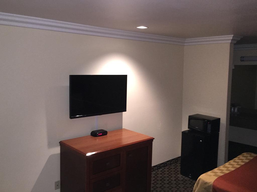 Ontario Inn & Suites Montclair Ruang foto