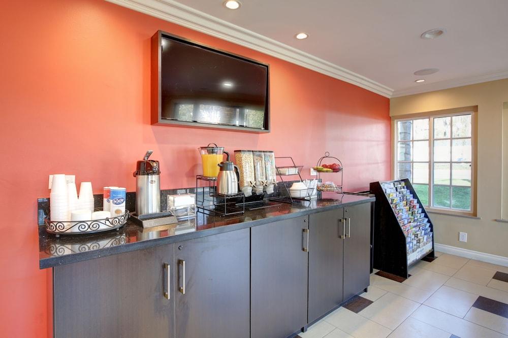 Ontario Inn & Suites Montclair Bagian luar foto