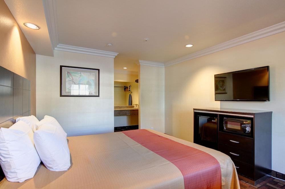 Ontario Inn & Suites Montclair Bagian luar foto